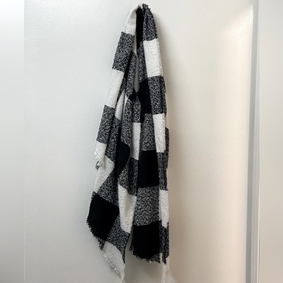 Buffalo Plaid Blanket Scarf - Picture 2 of 3